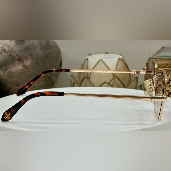 Quay - TTYL - Sleek Gold-Toned Square Sunglasses & Soft Snap-Close Case - VGUC - Picture 13 of 17